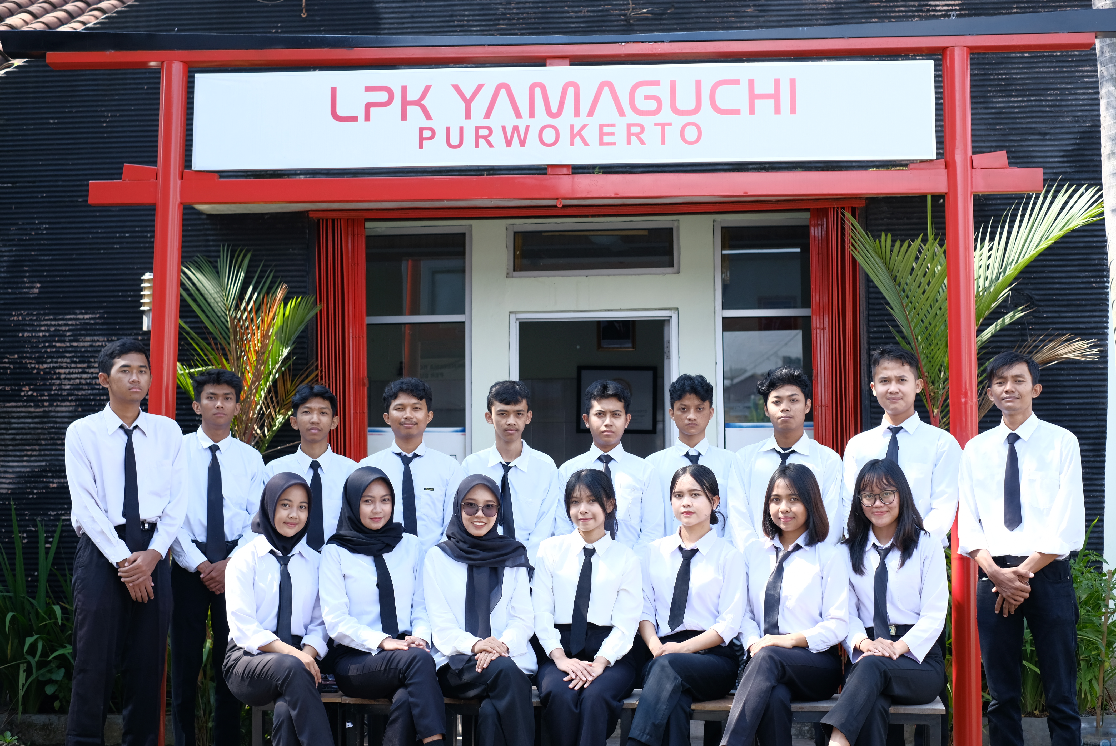 Foto bersama siswa-siswi LPK Yamaguchi